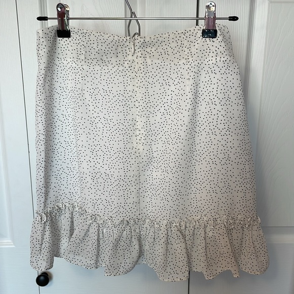 Lulu’s White and black dotted mini skirt with pleats and ruffle hem. Size XS - Picture 3 of 4